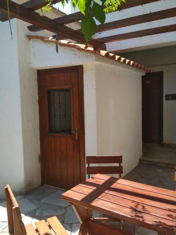 Kalama Apartments Каламос Экстерьер фото