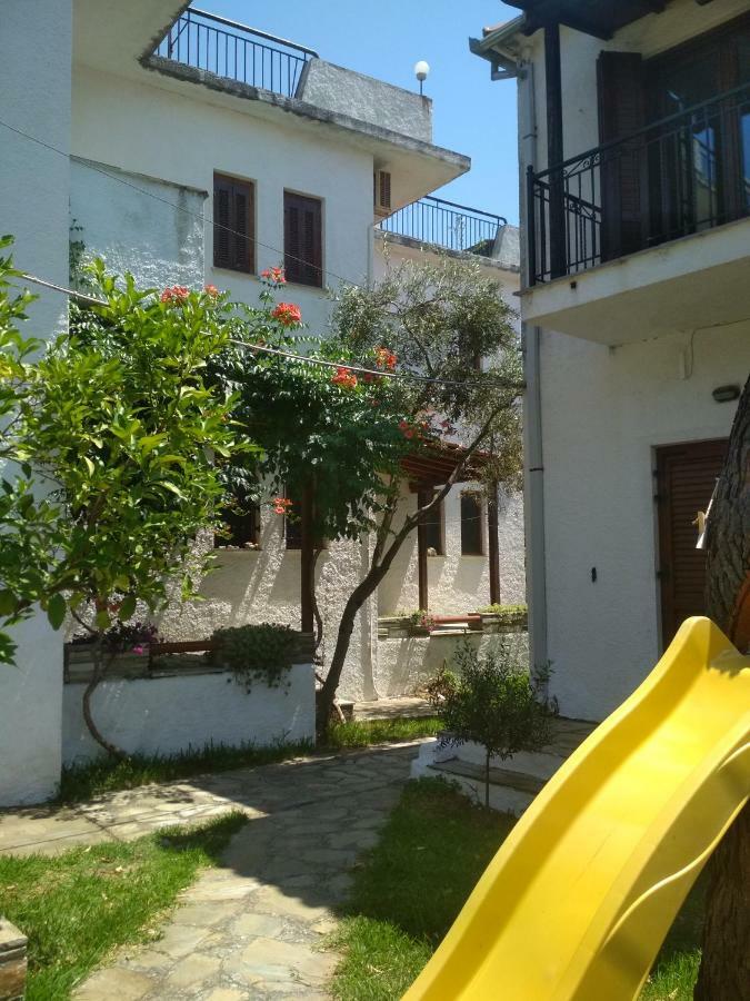 Kalama Apartments Каламос Экстерьер фото